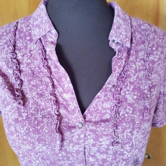 Floral Ruffle Trim Button front - Picture 2 of 4